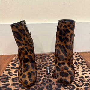 Dolce Gabbana Vally Ankle Boots In Animal Print Calfskin Leather Boots size 37